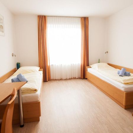 Gastehaus Olympia Reitanlage Munchen-Riem Bed & Breakfast エクステリア 写真